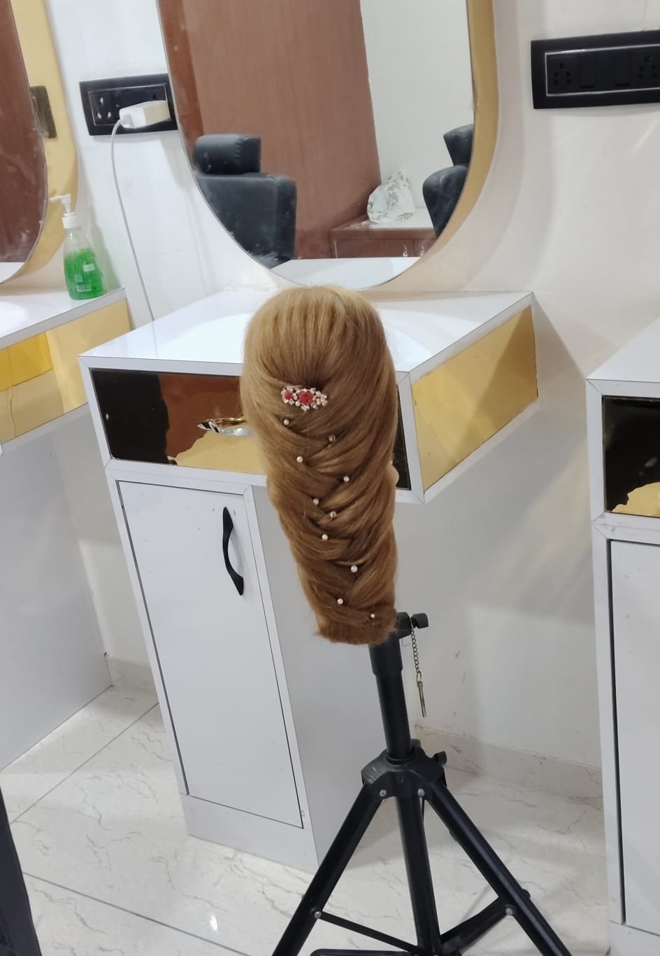 Beauty Salon Lambha